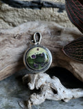 Pendentif serpentine stichtite / feuillage