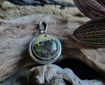 Pendentif serpentine stichtite / feuillage
