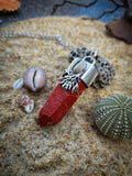 Pendentif corail rouge et cauris