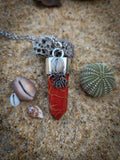 Pendentif corail rouge et cauris