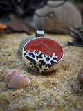 Pendentif double face corail rouge/ cauris