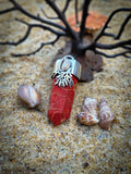 Pendentif corail rouge et cauris