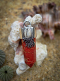 Pendentif corail rouge et cauris