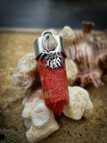 Pendentif corail rouge et cauris