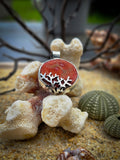 Pendentif double face corail rouge/ cauris