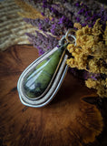 Pendentif serpentine stichtite/ fougère