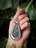 Pendentif serpentine stichtite/ fougère